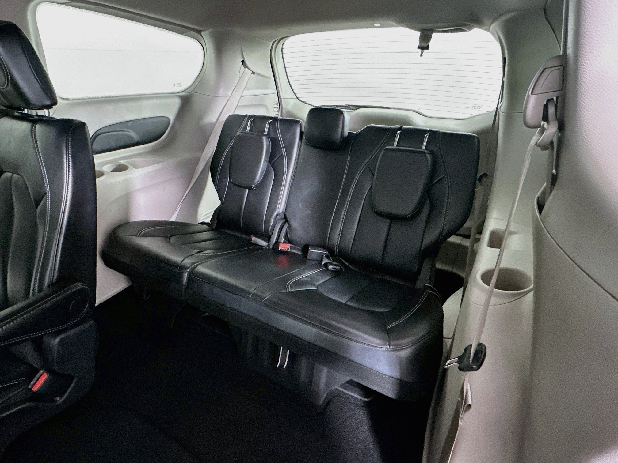 Used 2024 Chrysler Pacifica Touring-L FWD image 30