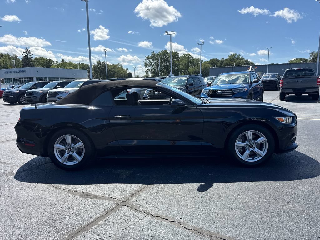 Used 2016 Ford Mustang Convertible RWD image 7