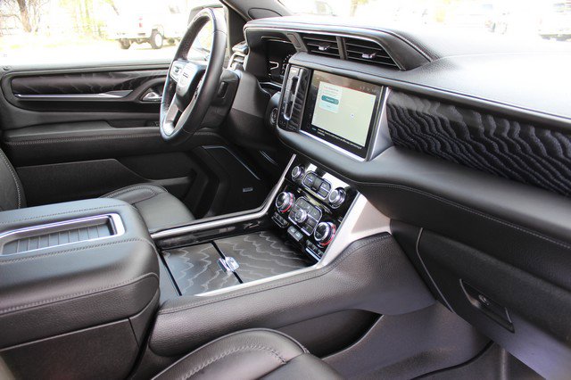 Used 2023 GMC Yukon Denali w/ Advanced Technology Package AWD/4WD image 20