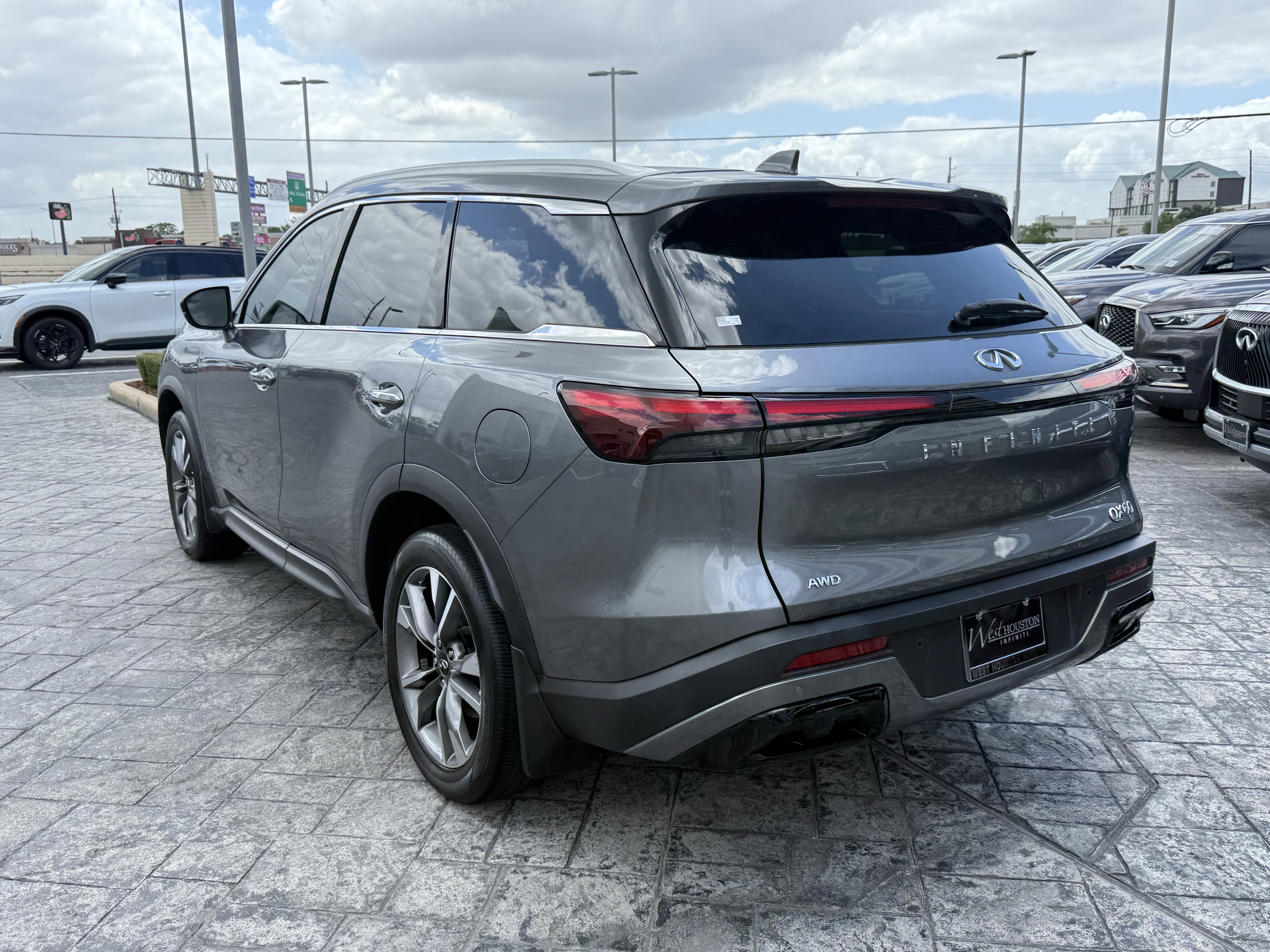 Certified 2023 INFINITI QX60 Luxe image 5