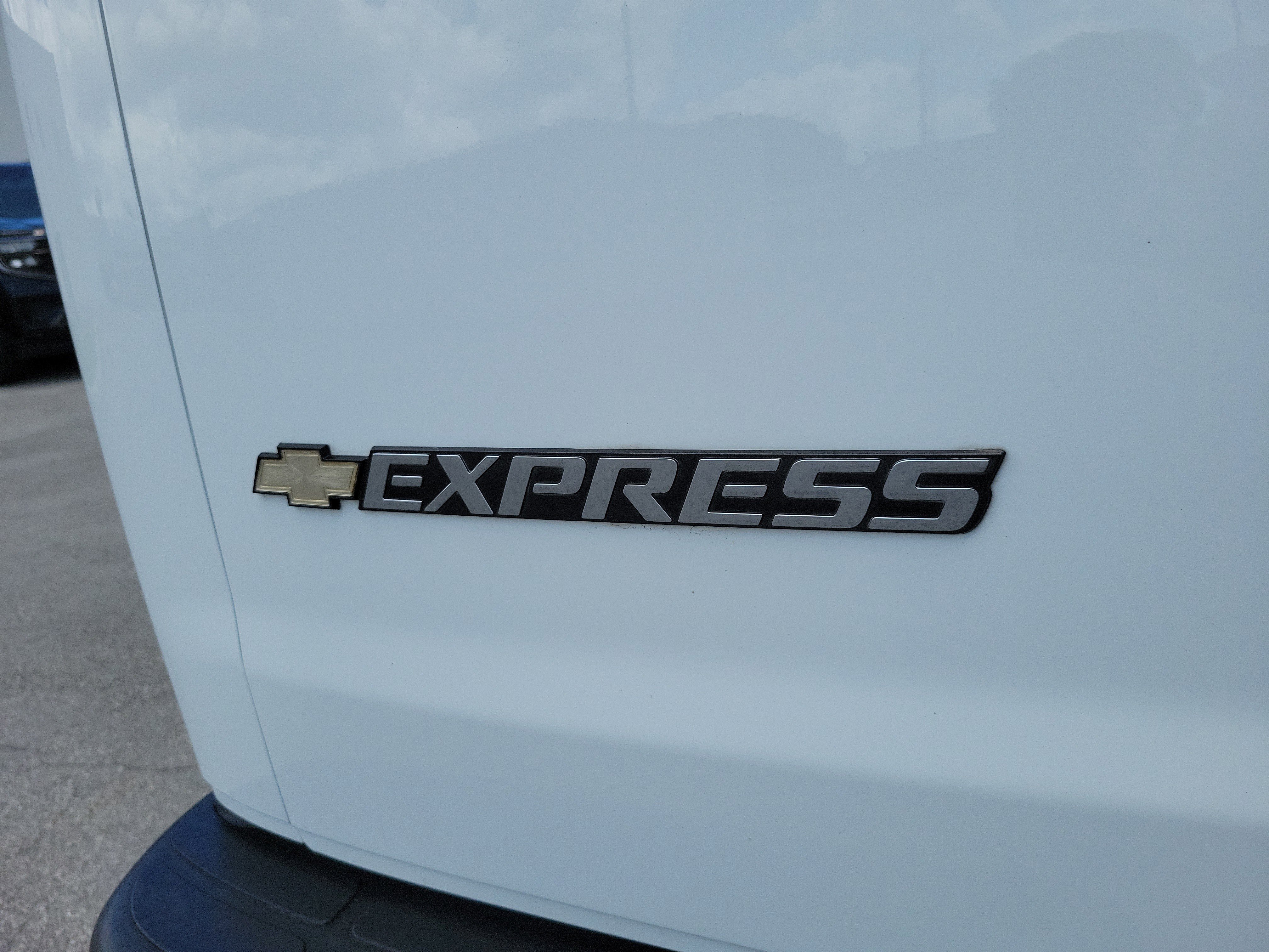 Used 2023 Chevrolet Express 3500 LT w/ LT Preferred Equipment Group RWD image 29