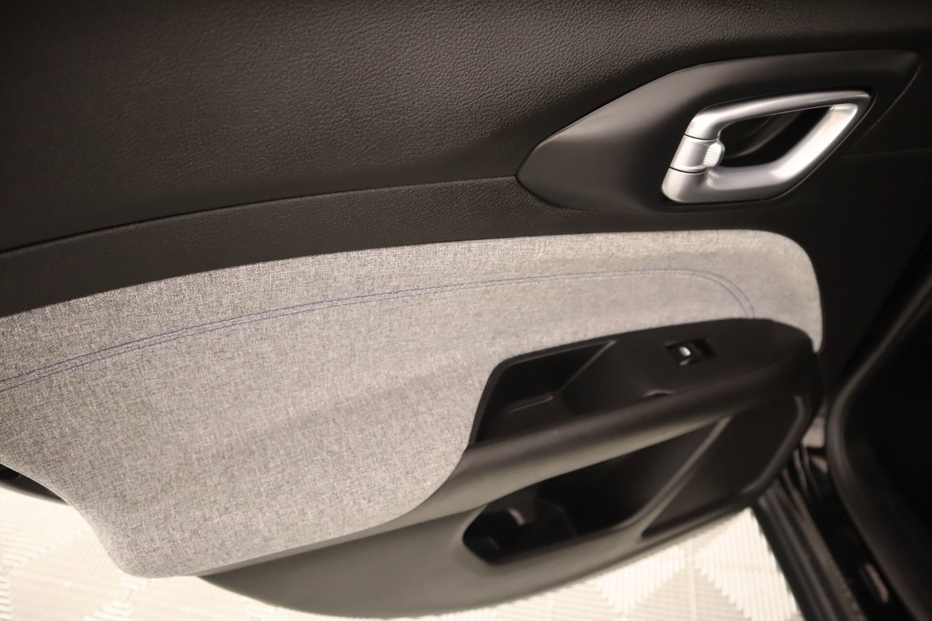 Used 2025 Jeep Compass Latitude image 15