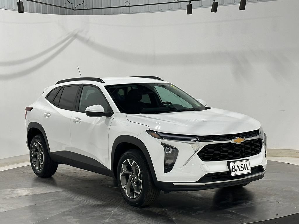 Used 2024 Chevrolet Trax LT w/ Driver Confidence Package FWD image 38