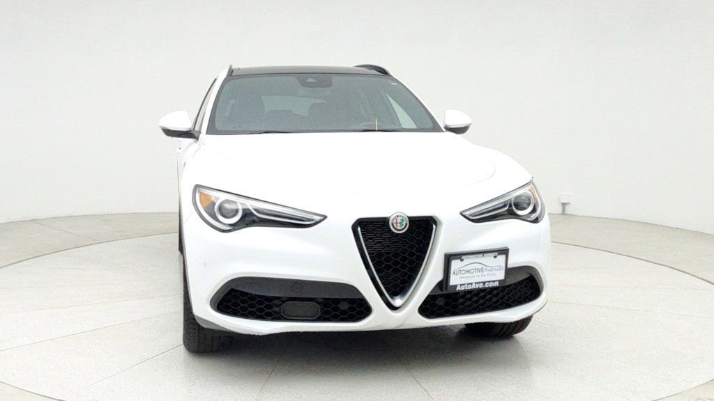 Used 2022 Alfa Romeo Stelvio Ti image 2