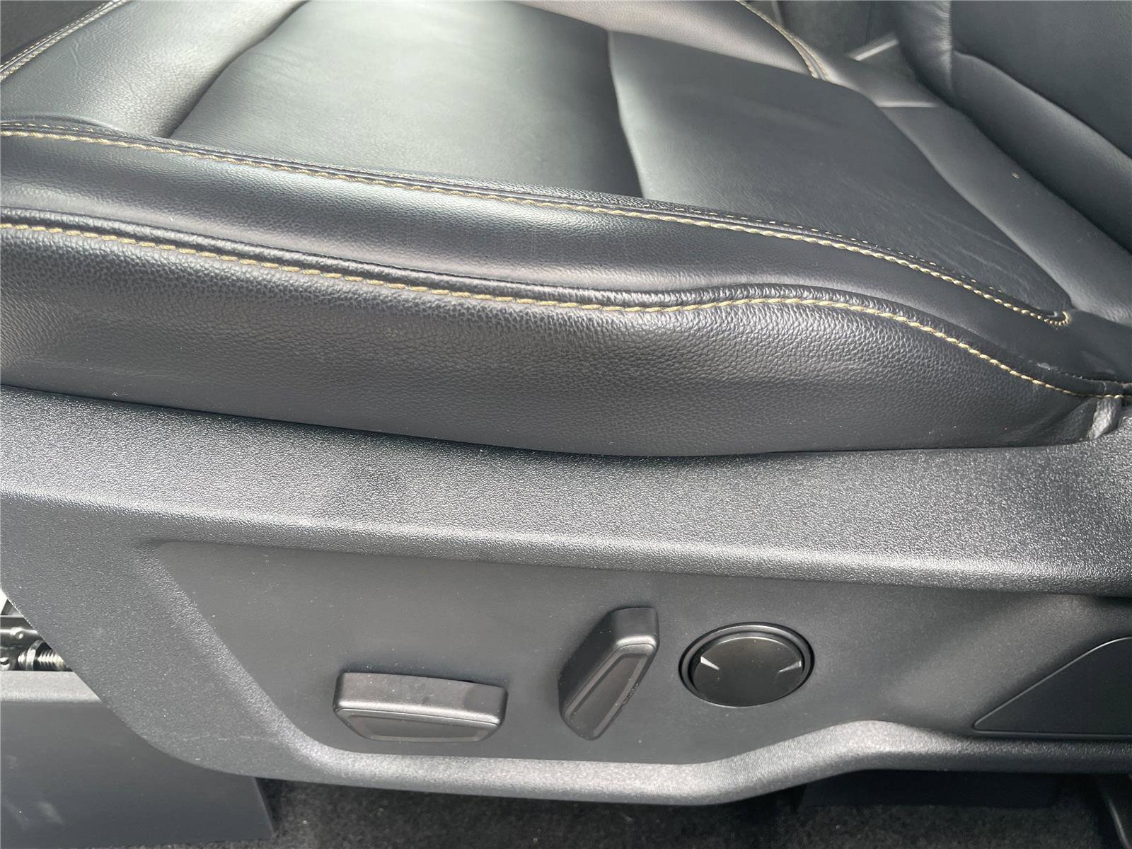 Used 2025 Ford Bronco Badlands image 12