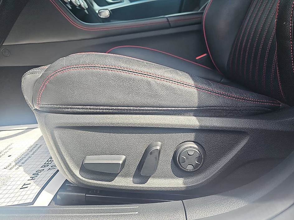 Used 2023 Genesis G70 2.0T w/ Sport Prestige Package image 15