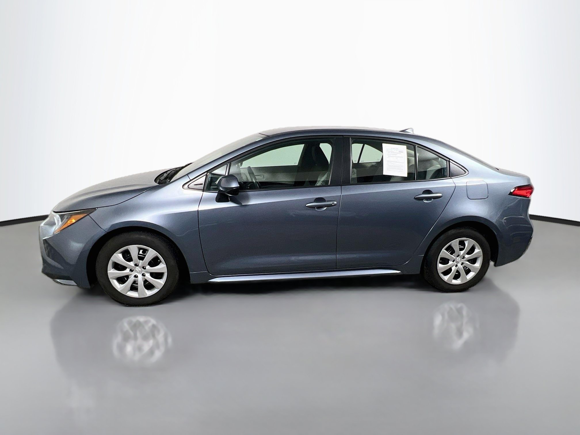 Used 2025 Toyota Corolla LE FWD image 9