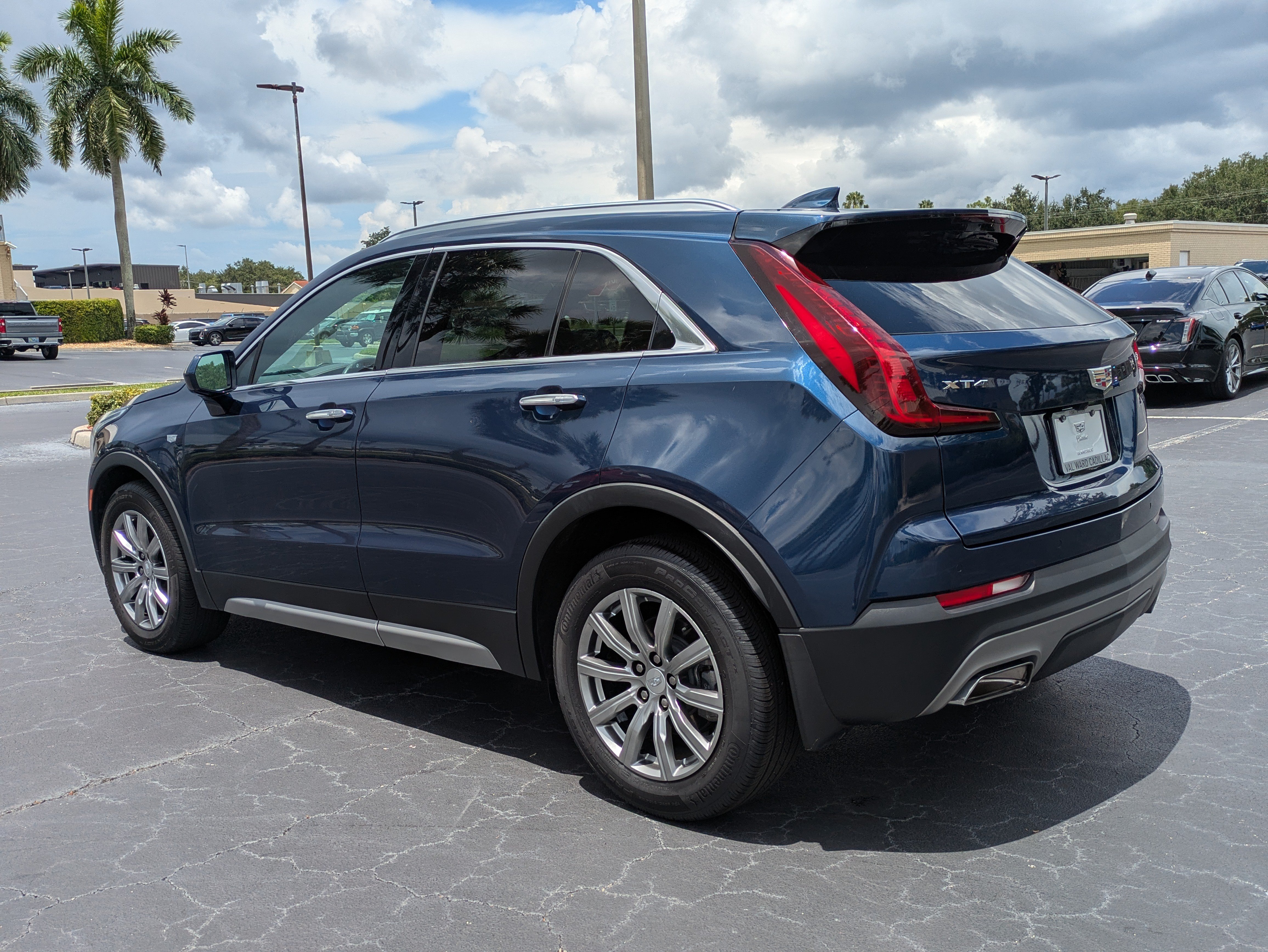 Used 2019 Cadillac XT4 Premium Luxury FWD image 4