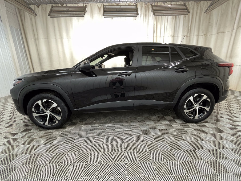 Used 2025 Chevrolet Trax RS w/ Driver Confidence Package FWD image 10