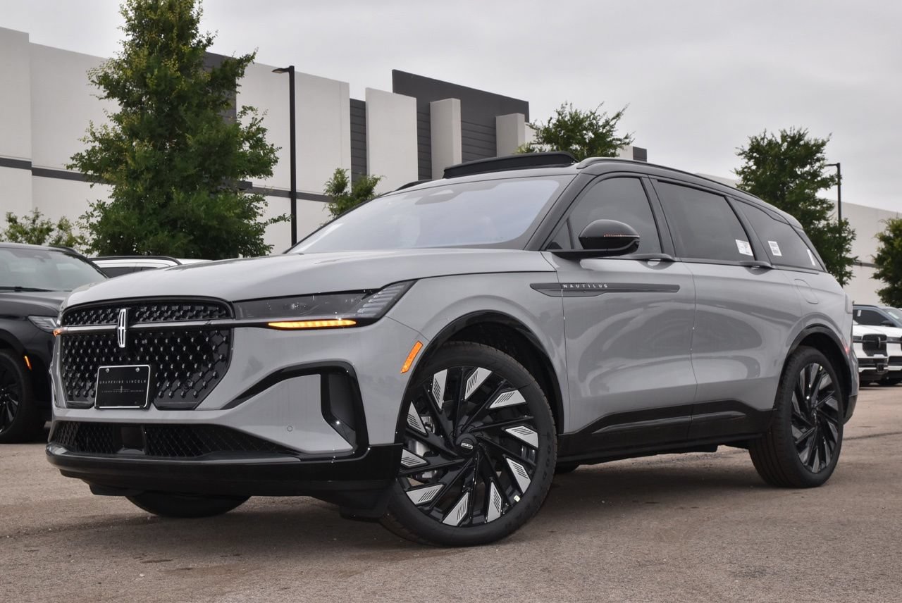 New 2026 Lincoln Nautilus Reserve w/ Jet Appearance Package AWD/4WD image 8