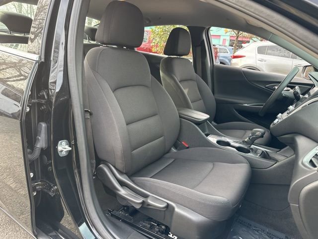 Used 2025 Chevrolet Malibu LT image 11