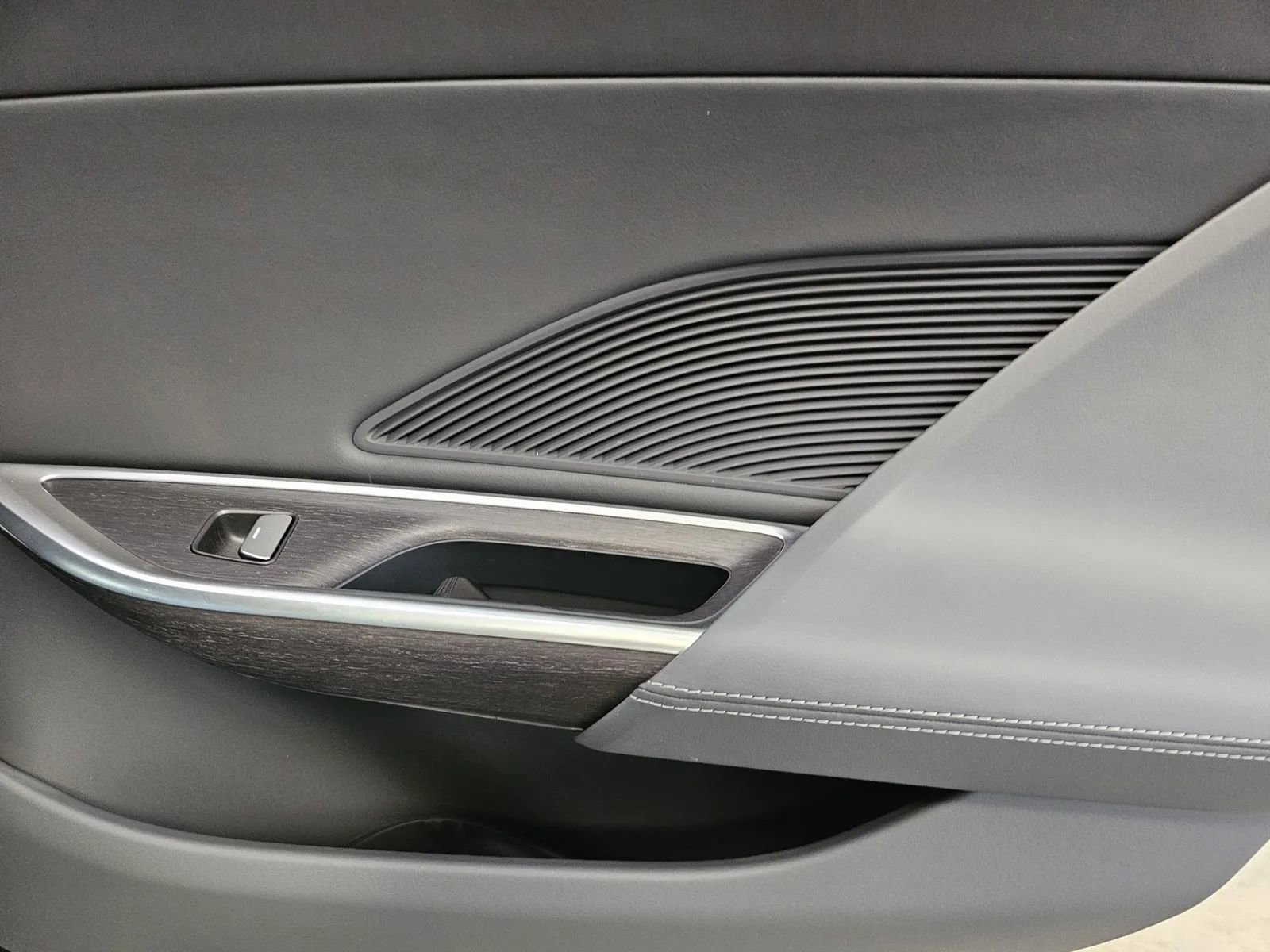 Used 2024 Lucid Air Pure RWD image 8