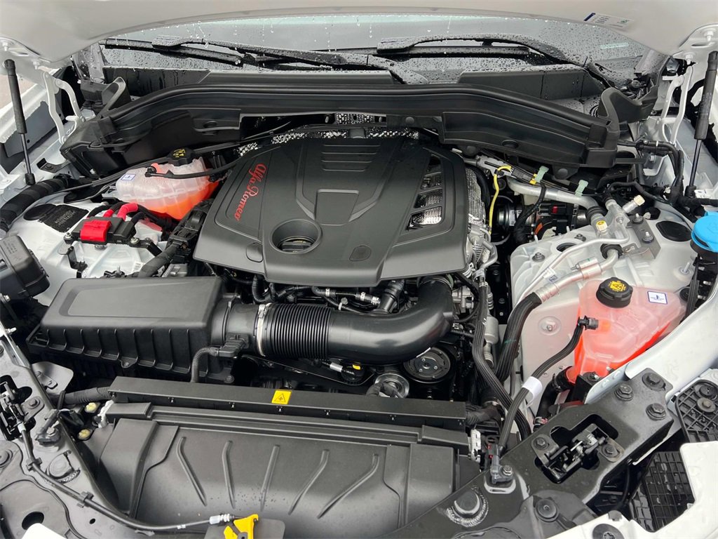 New 2025 Alfa Romeo Stelvio Sprint image 9