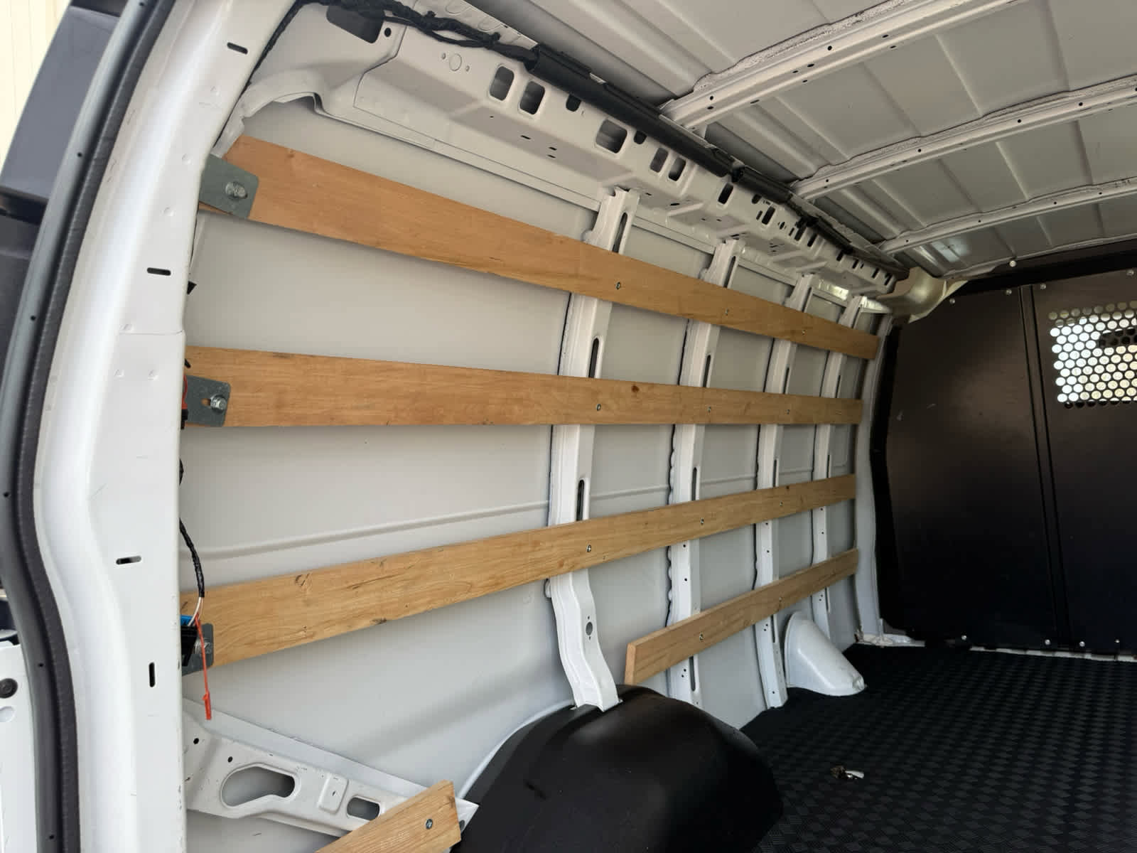 Used 2024 GMC Savana 2500 w/ Driver Convenience Package image 6