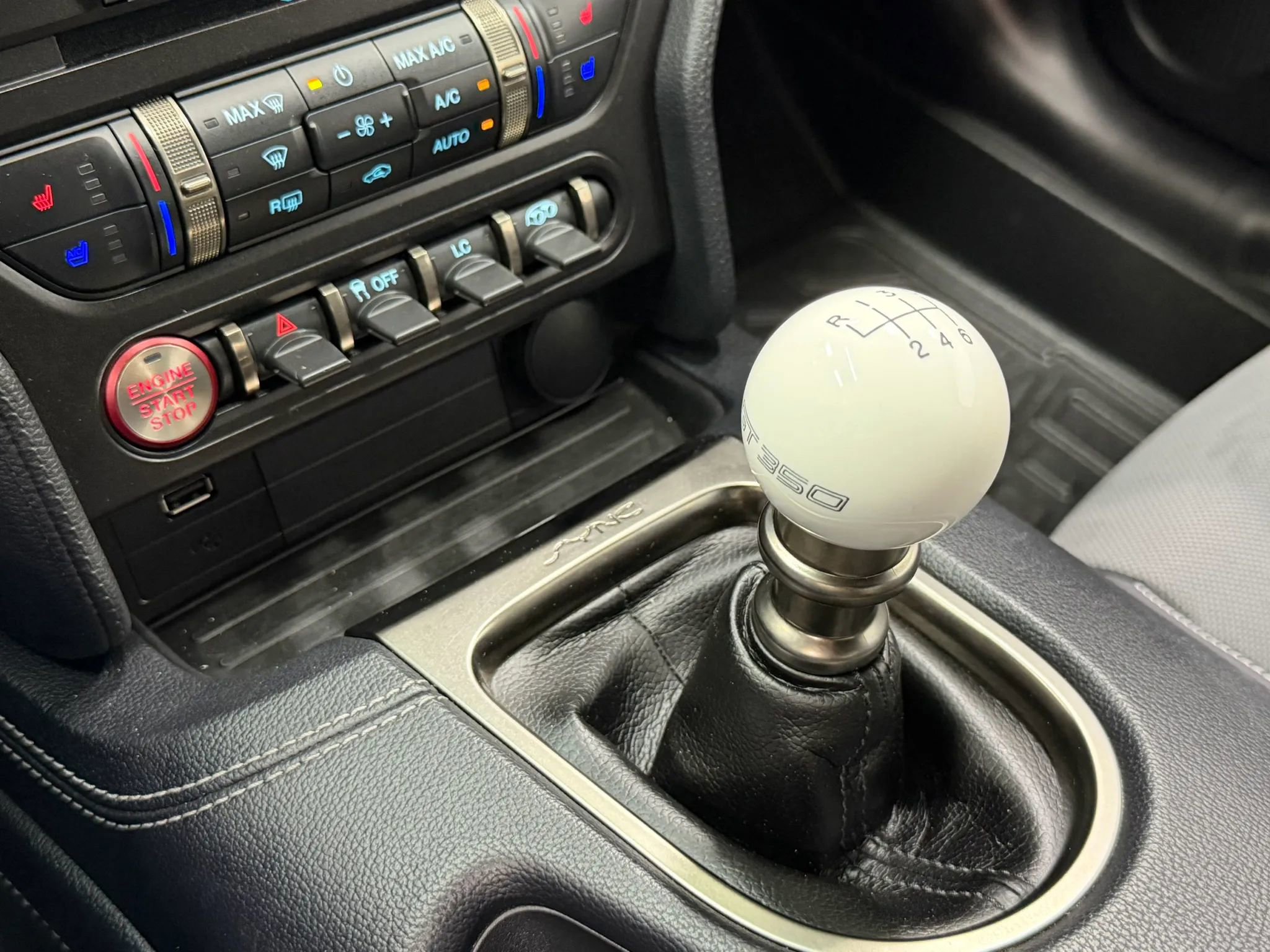 Used 2019 Ford Mustang Shelby GT350 w/ Technology Package image 33