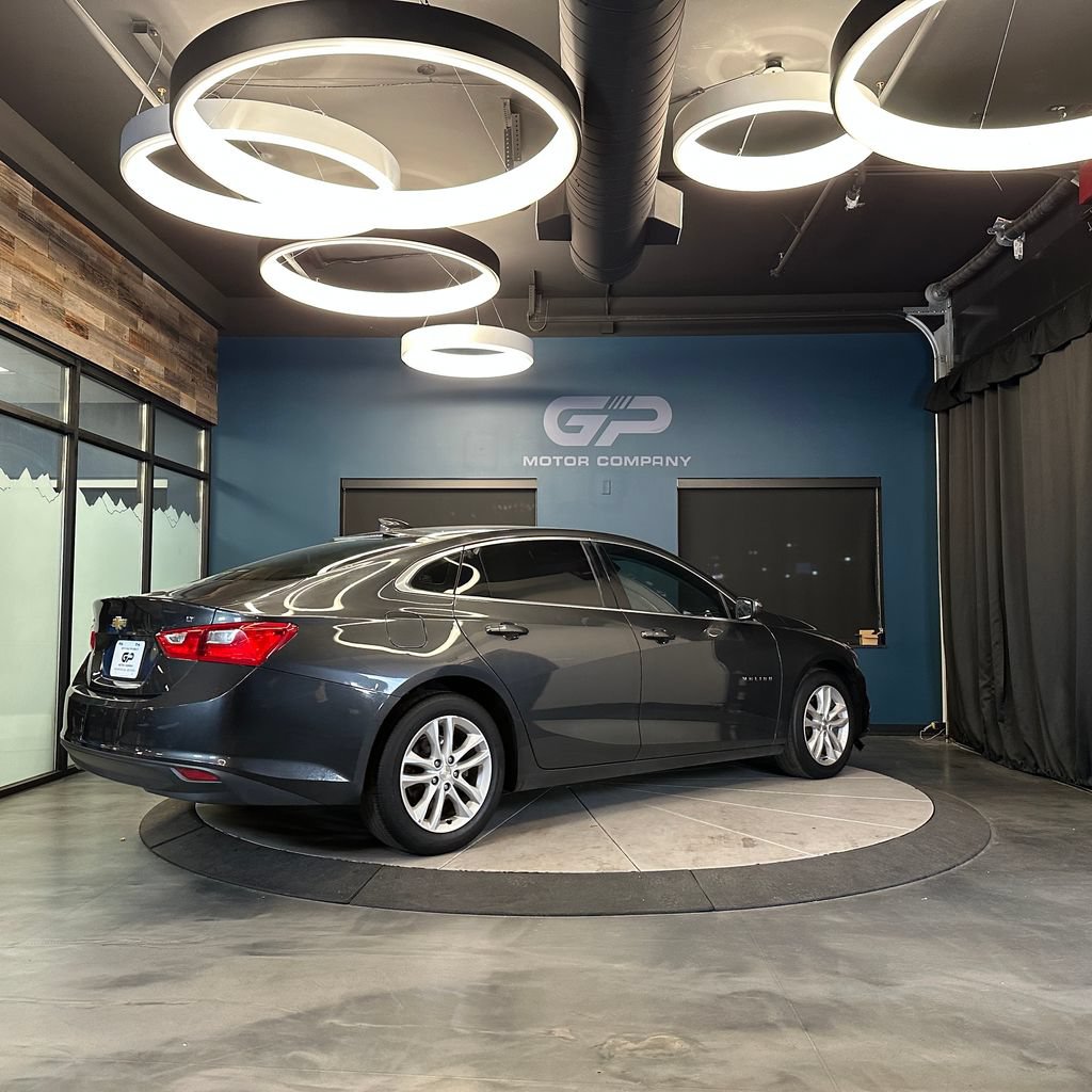 Used 2017 Chevrolet Malibu LT w/ Leather Package FWD image 3