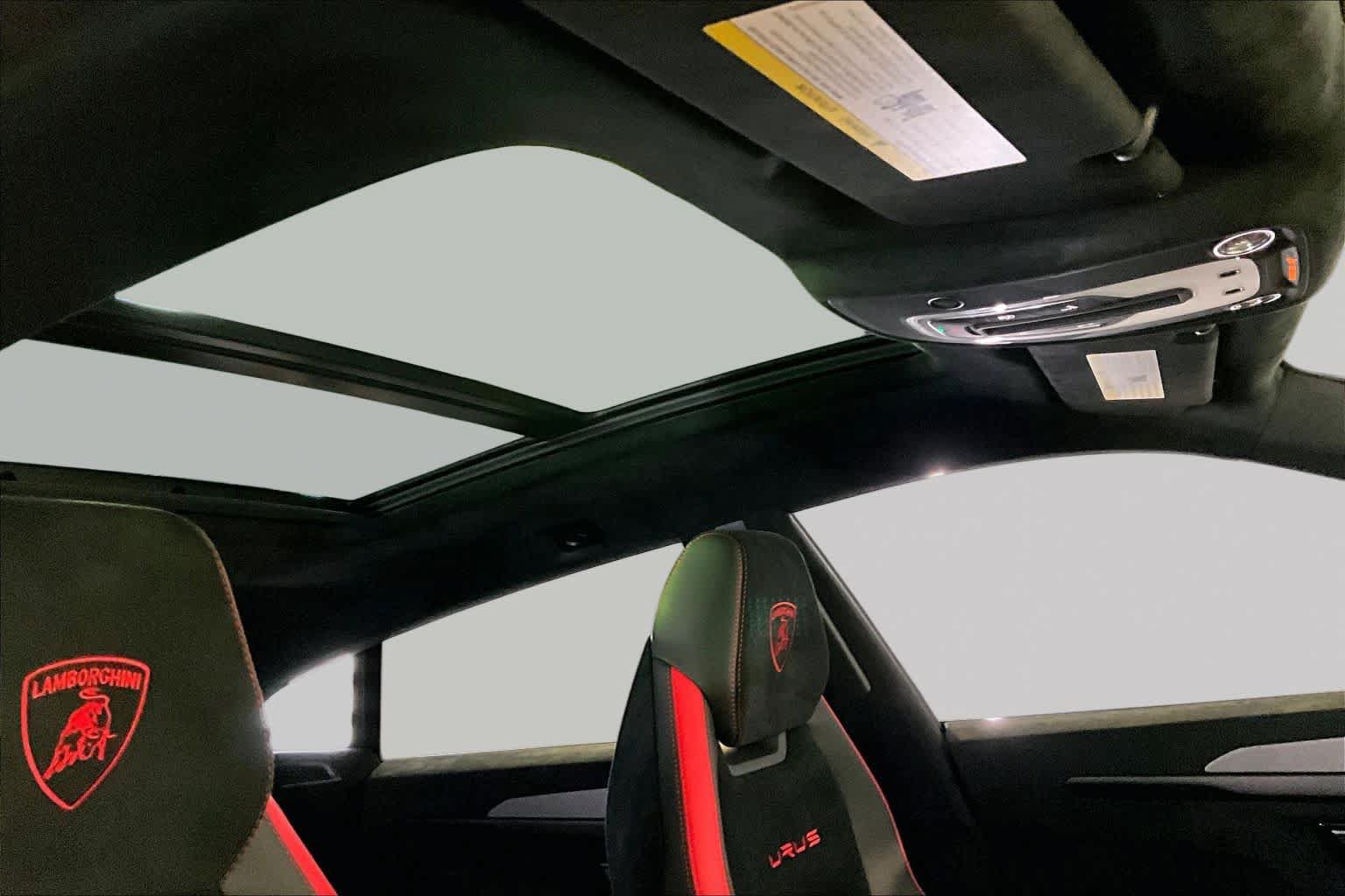 Used 2024 Lamborghini Urus Performante AWD/4WD image 13