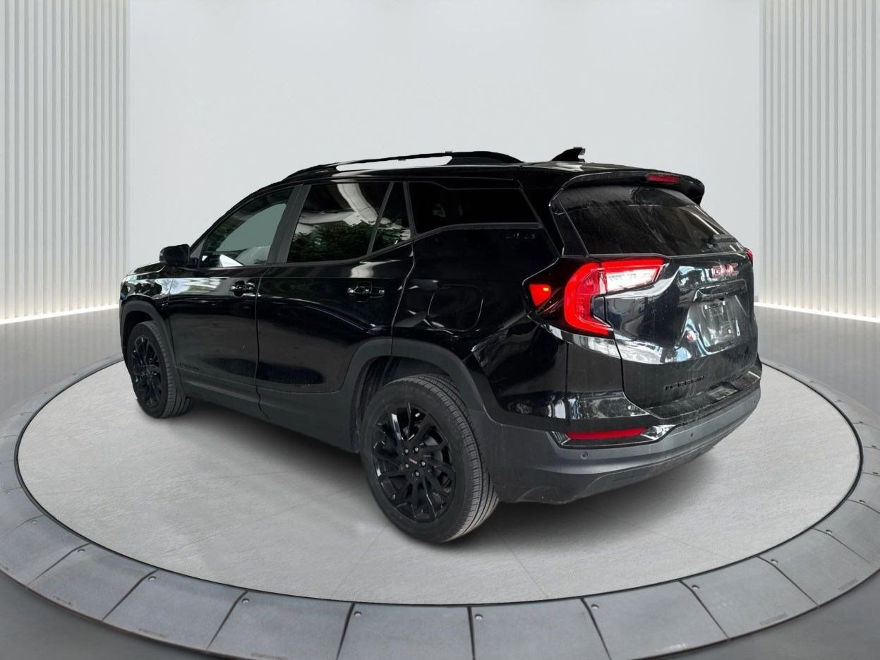 Used 2023 GMC Terrain SLE w/ Elevation Edition image 8