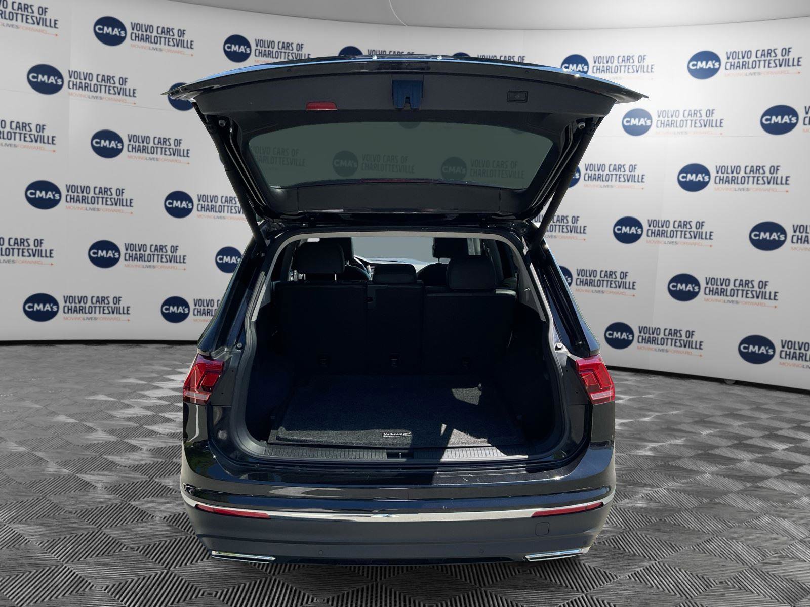 Used 2020 Volkswagen Tiguan SEL AWD/4WD image 11