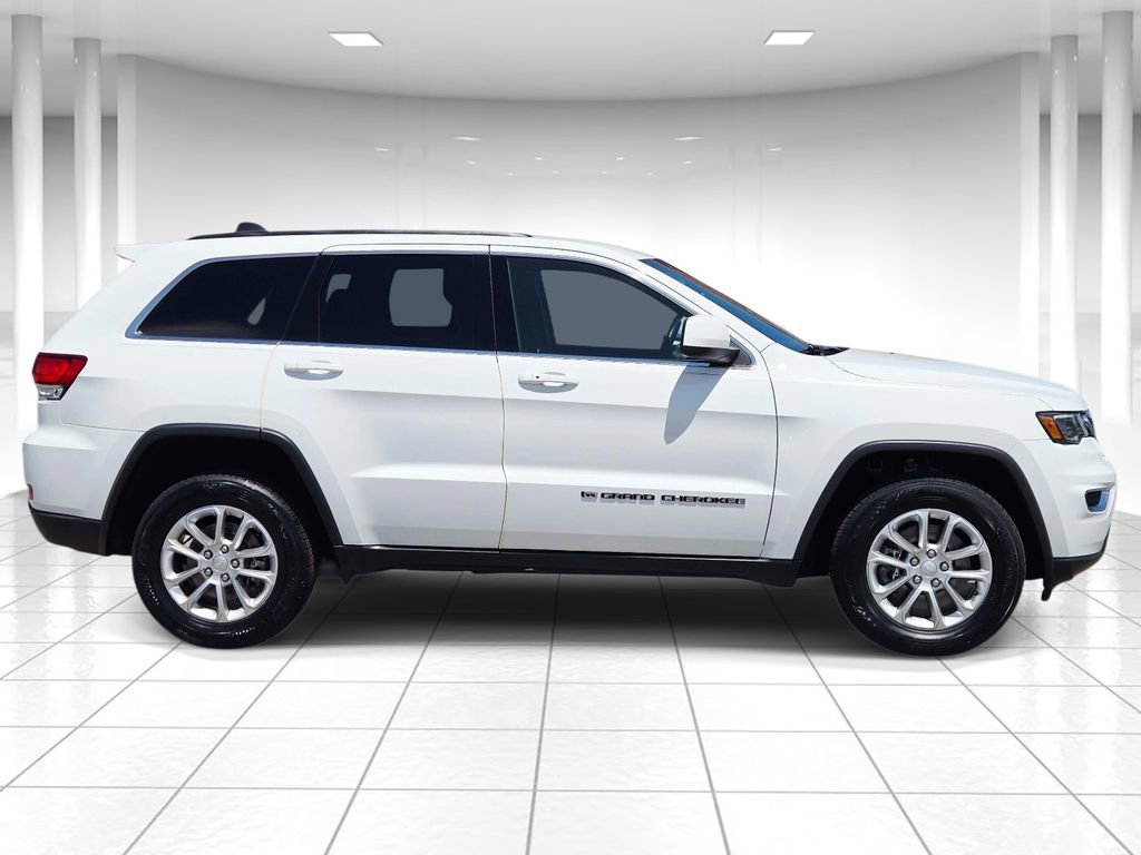 Used 2022 Jeep Grand Cherokee Laredo X AWD/4WD image 2