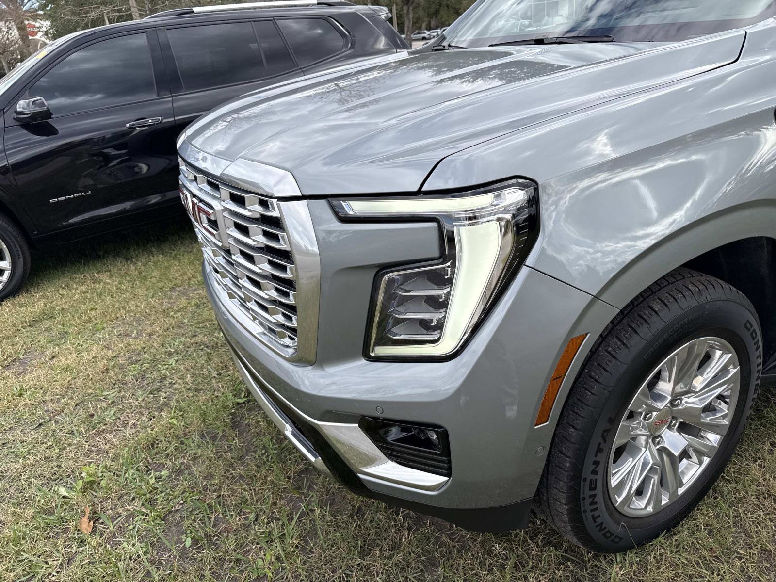 Used 2025 GMC Yukon XL Denali image 10
