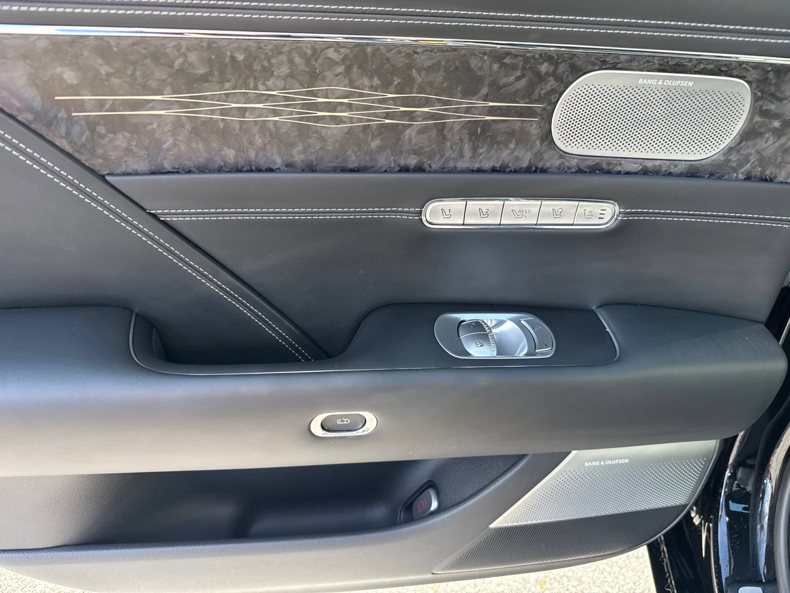 Used 2024 Genesis G90 3.5T AWD/4WD image 15
