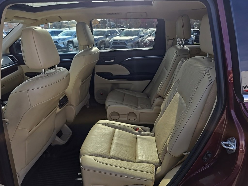 Used 2016 Toyota Highlander Limited Platinum image 12