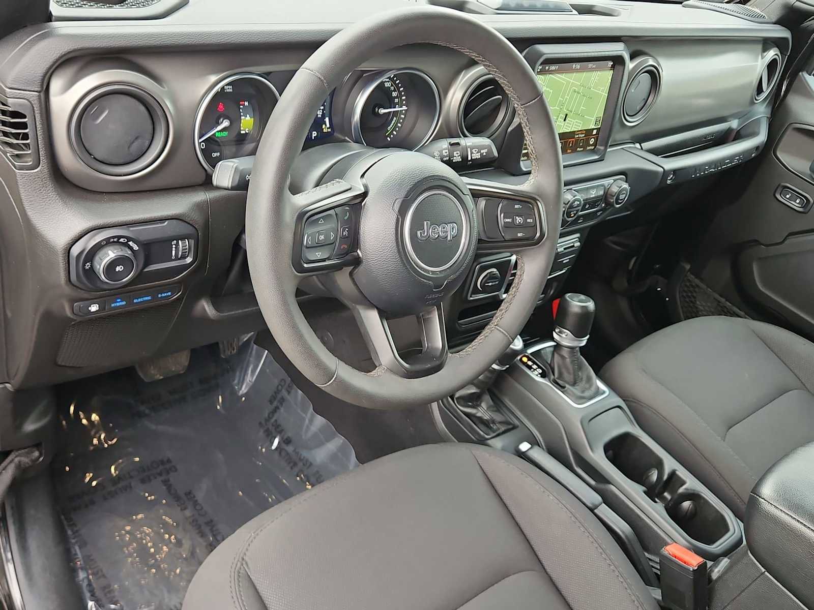 Used 2023 Jeep Wrangler Unlimited w/ Sun & Screen Package image 10