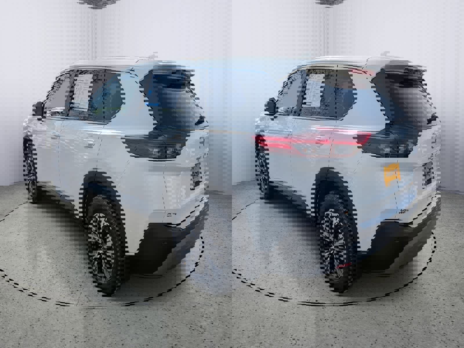 Used 2023 Nissan Rogue SV image 4