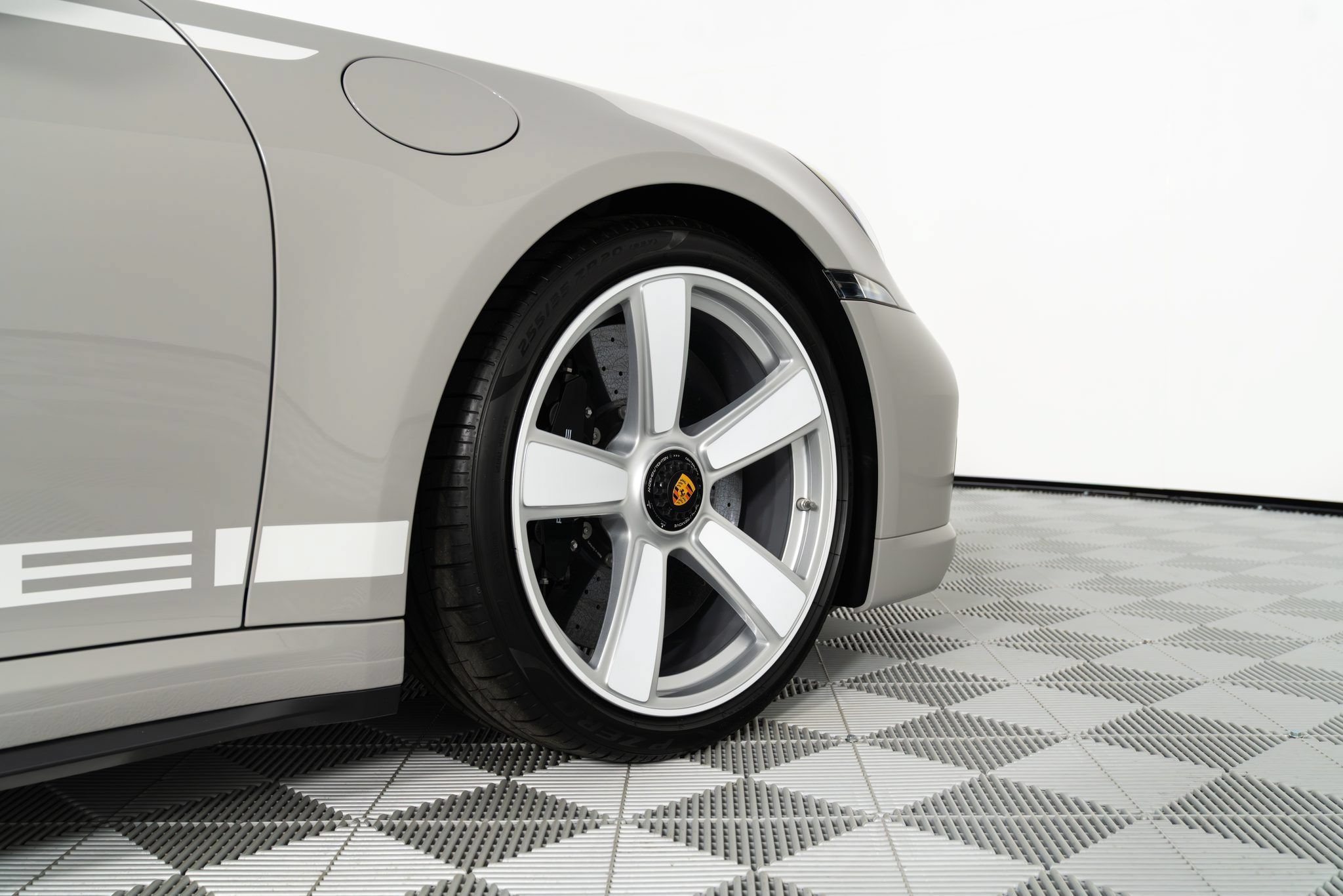 Used 2025 Porsche 911 Turbo S AWD/4WD image 31