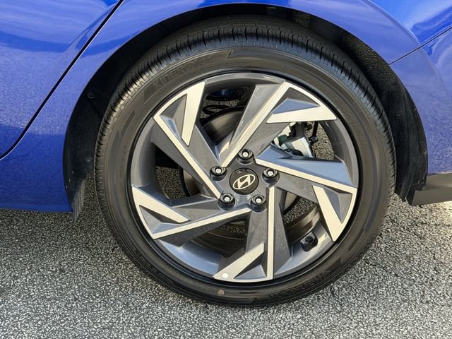 Used 2025 Hyundai Elantra Limited image 30
