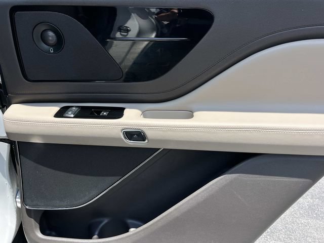 Used 2023 Lincoln Aviator Reserve w/ Equipment Group 201A AWD/4WD image 26
