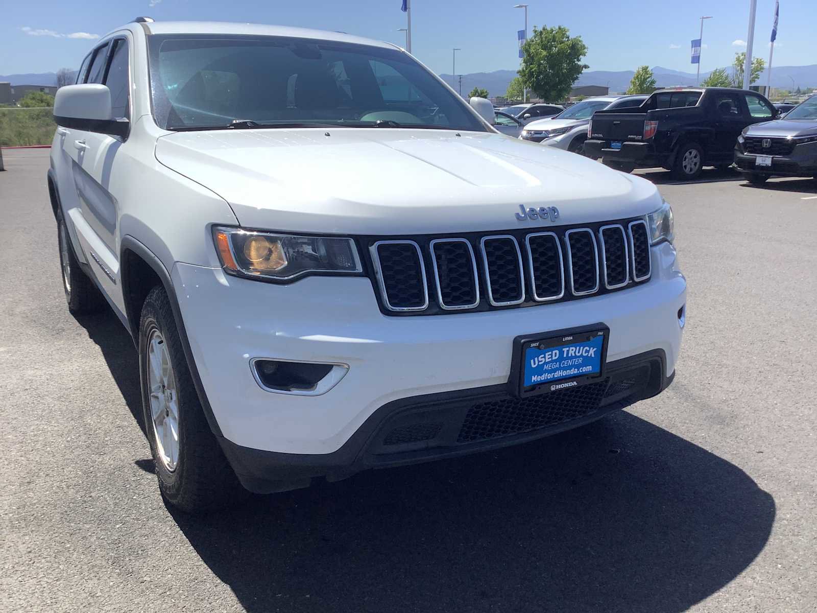 Used 2018 Jeep Grand Cherokee Laredo AWD/4WD image 9