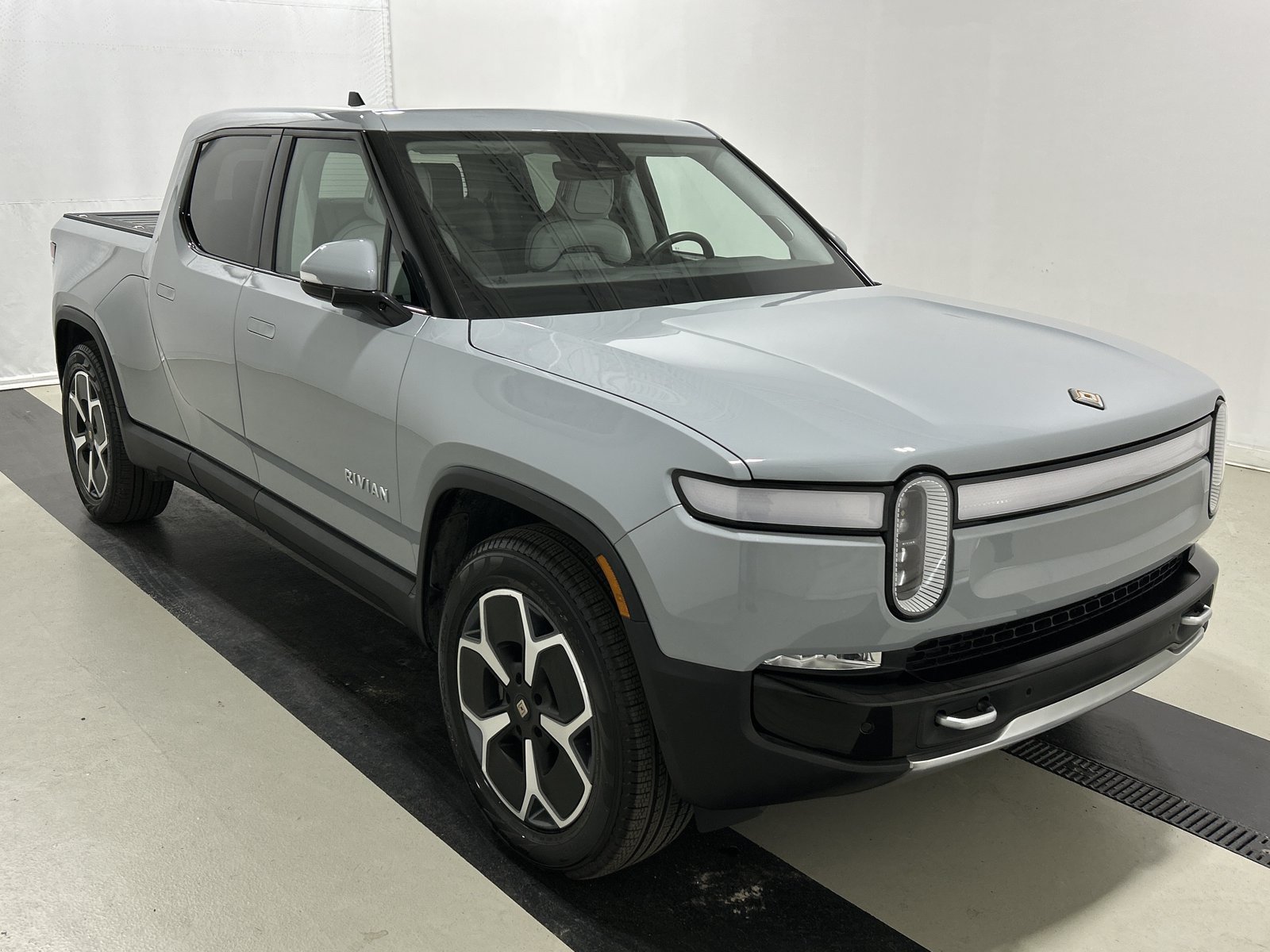 Used 2024 Rivian R1T Adventure Dual AWD/4WD image 7