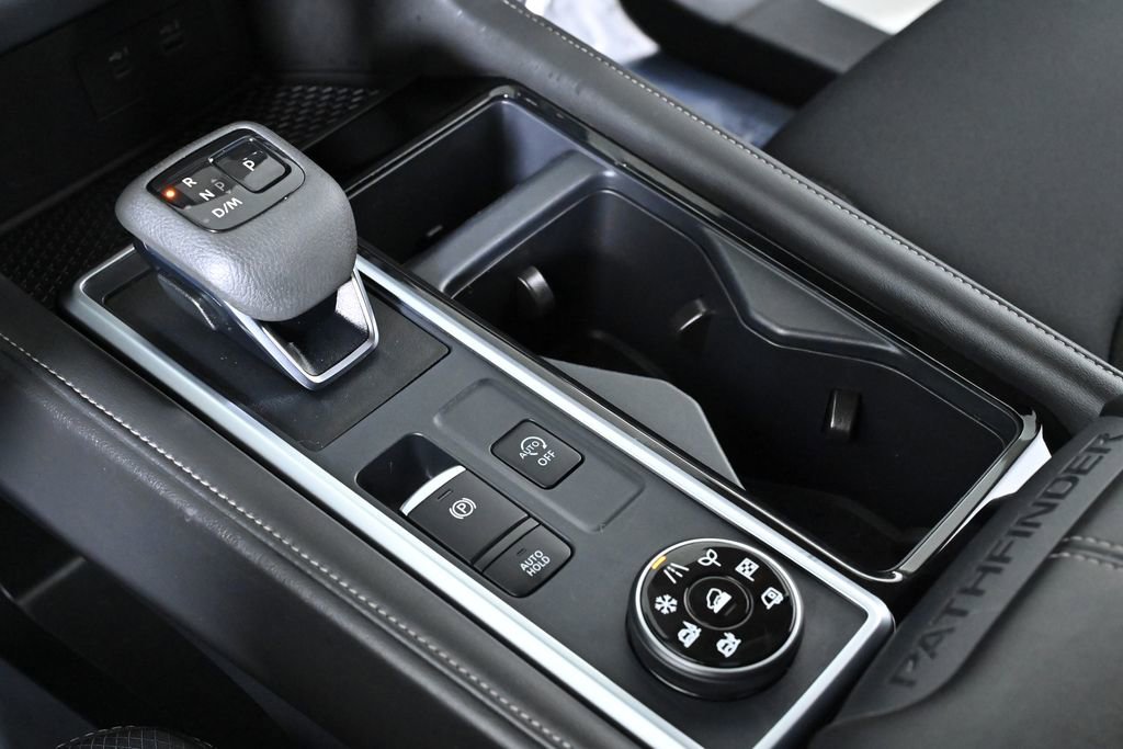 Used 2025 Nissan Pathfinder SV image 19