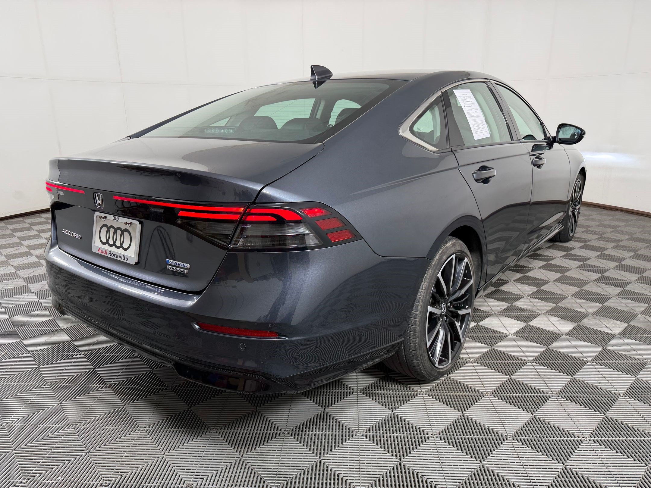 Used 2023 Honda Accord Touring image 9