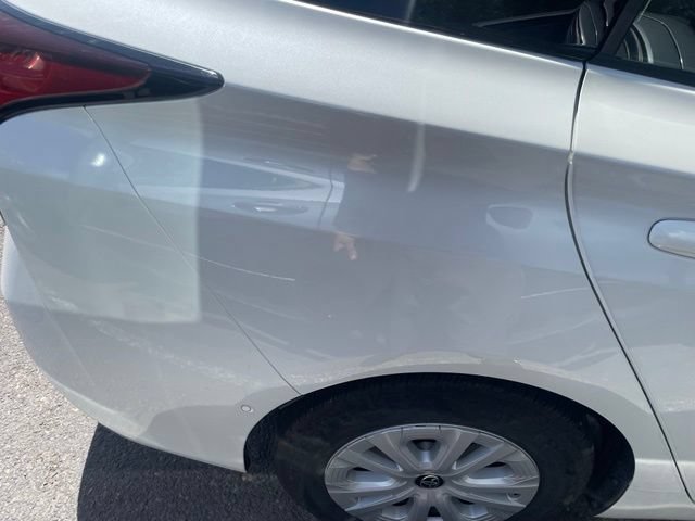 Used 2020 Toyota Prius LE FWD image 21