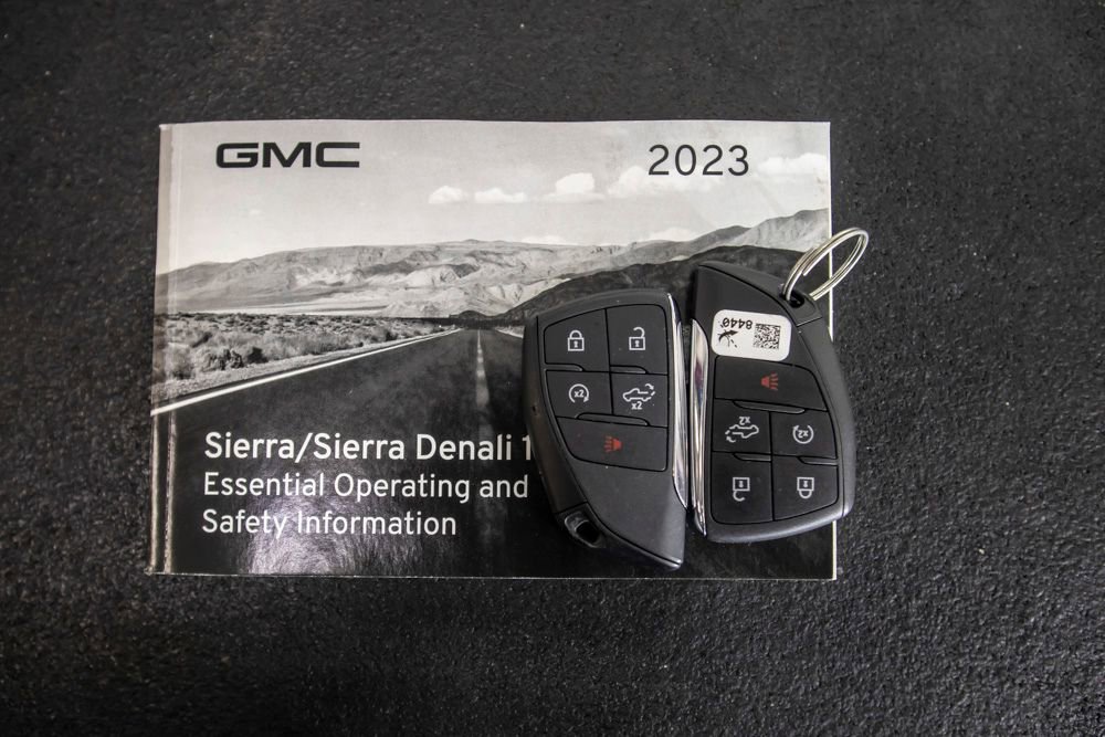 Used 2023 GMC Sierra 1500 AT4 w/ Technology Package AWD/4WD image 40