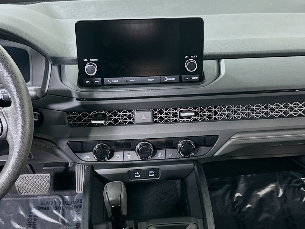 Used 2025 Honda Accord SE image 18