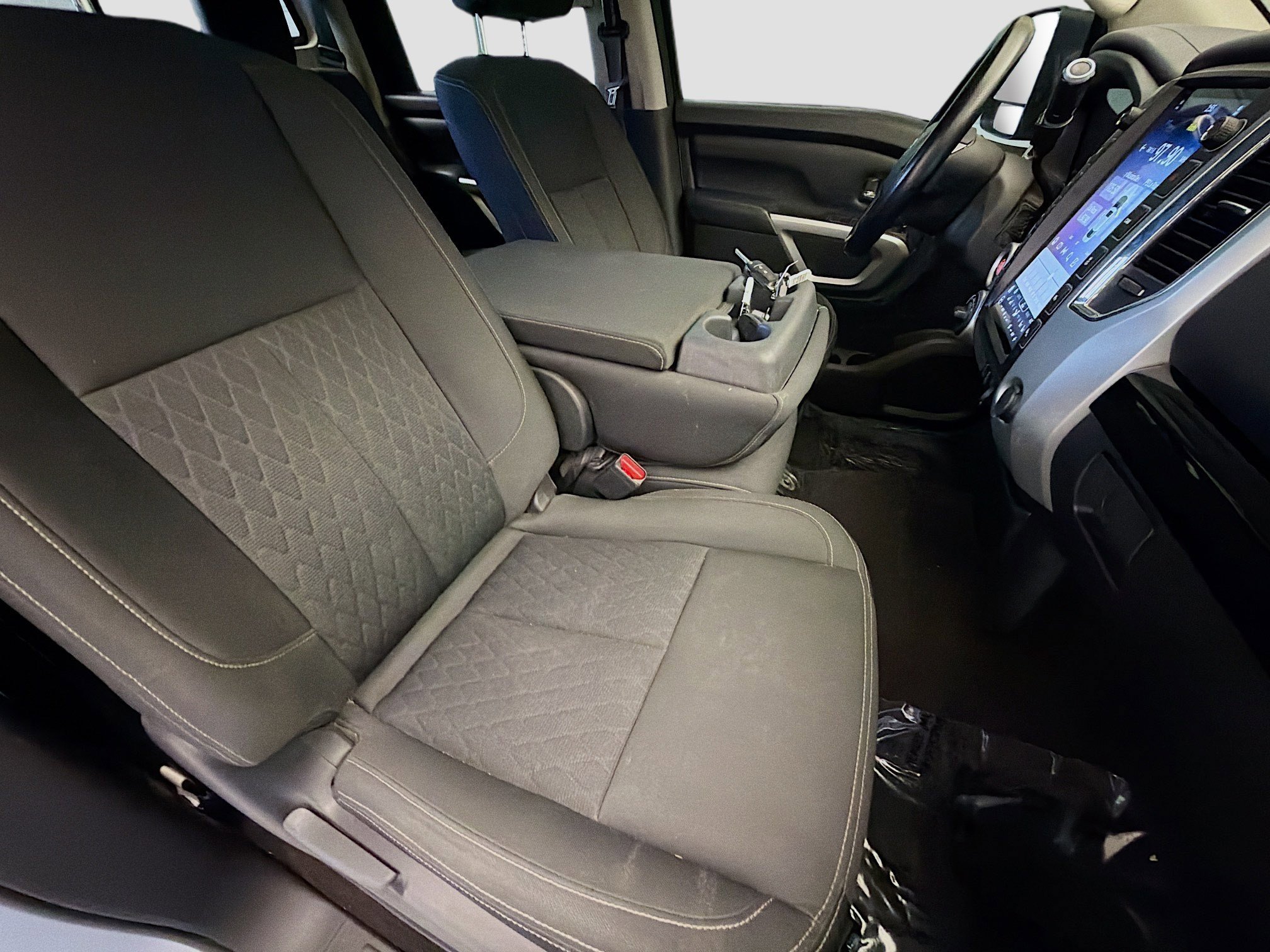 Used 2018 Nissan Titan SV image 15