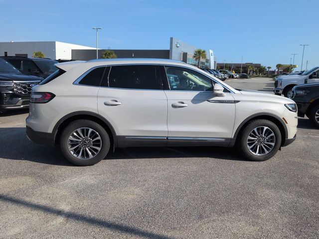 Used 2022 Lincoln Nautilus FWD w/ Premium Package image 3