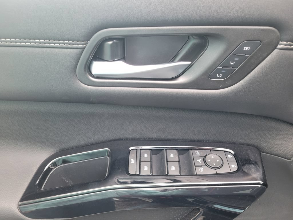 New 2026 Nissan Pathfinder Platinum AWD/4WD image 15