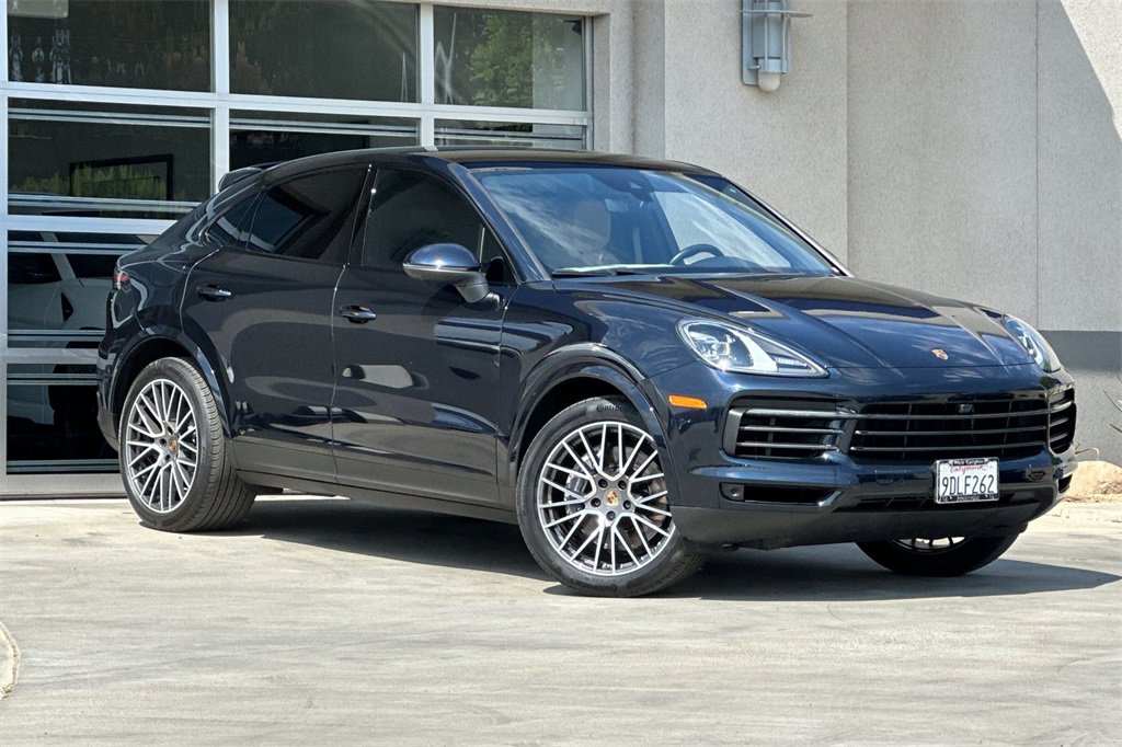 Used 2023 Porsche Cayenne Platinum Edition image 2