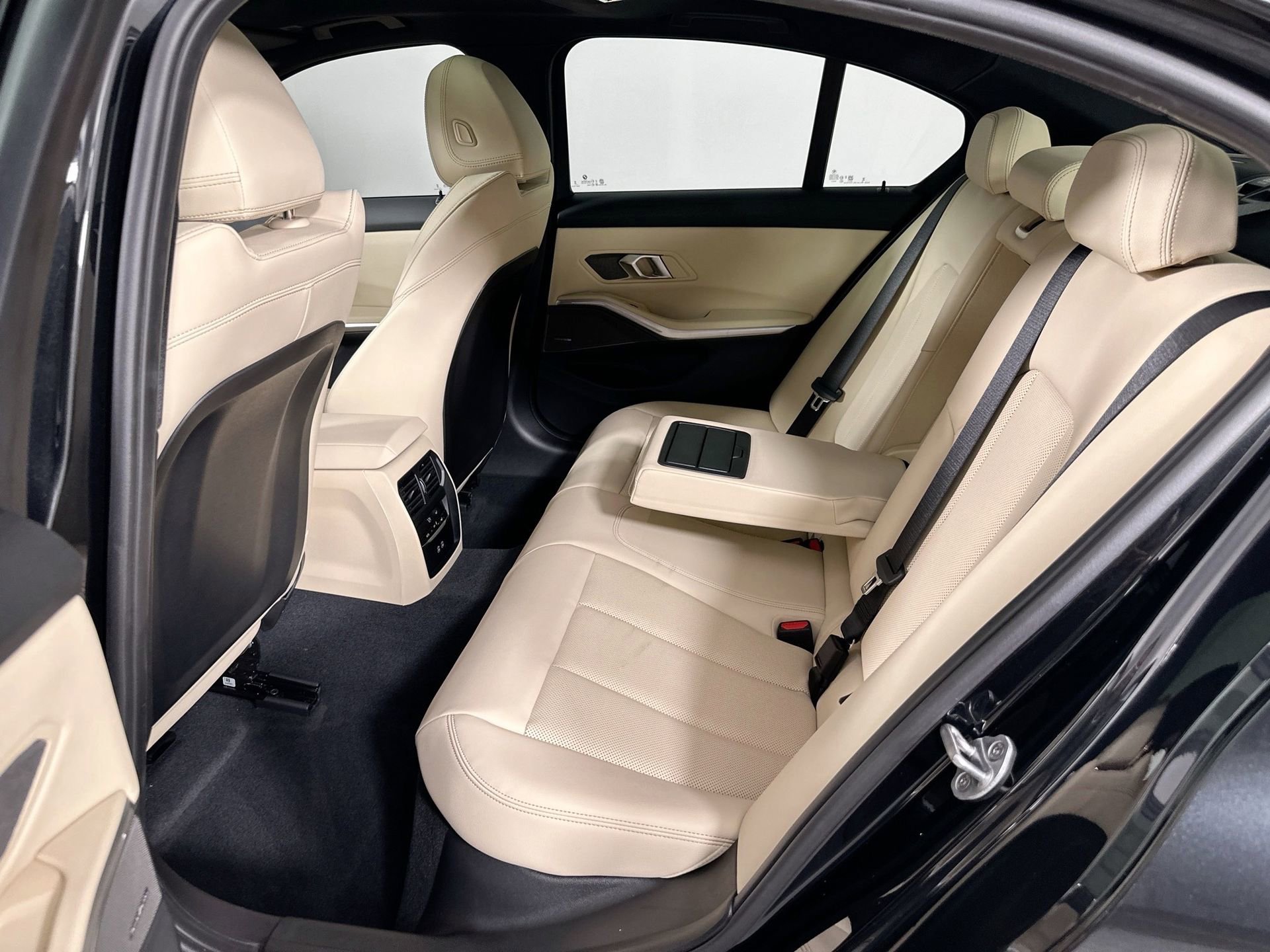 Used 2025 BMW 330i xDrive Sedan w/ M Sport Package image 24