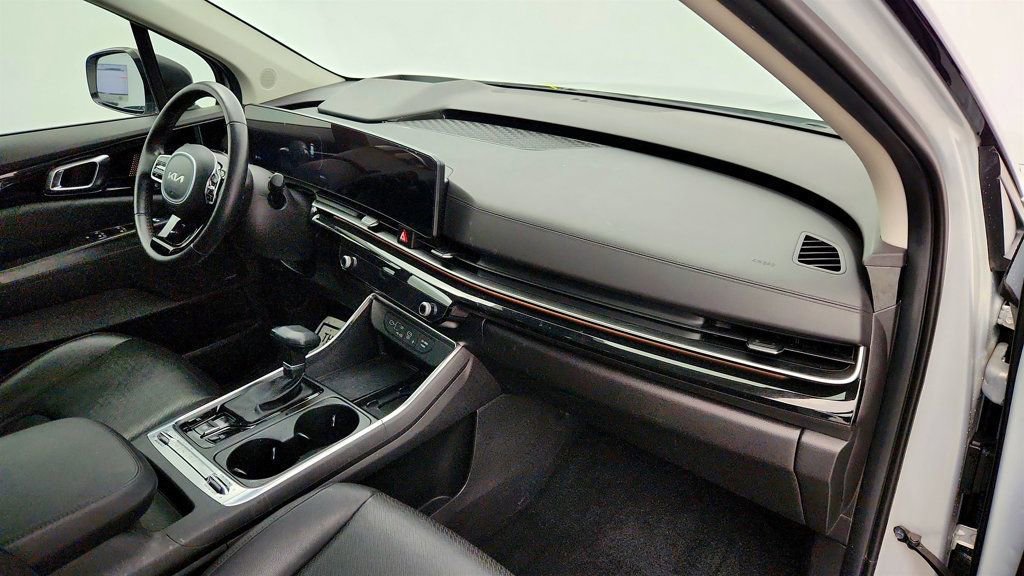 Used 2025 Kia Carnival SX Prestige image 22