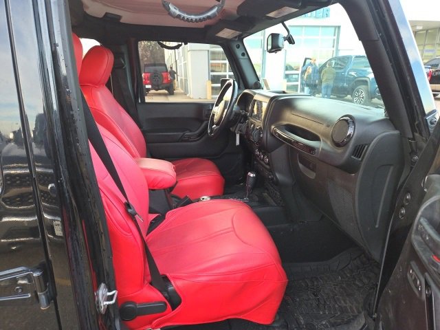 Used 2014 Jeep Wrangler Unlimited Sahara image 11