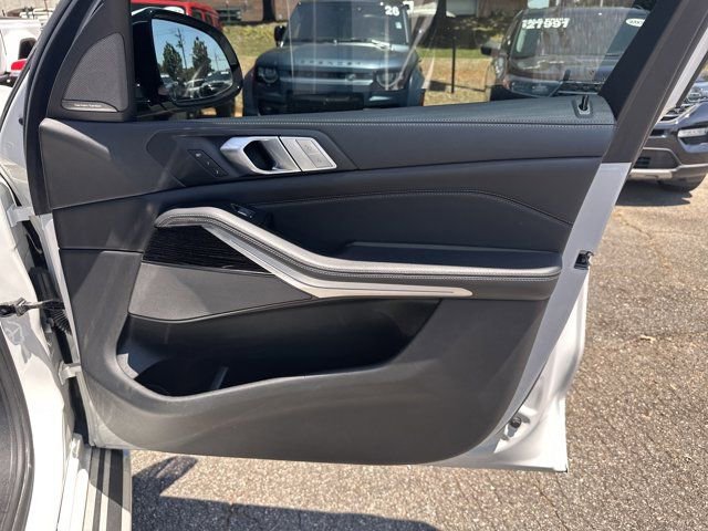 Used 2020 BMW X7 xDrive40i w/ M Sport Package AWD/4WD image 15