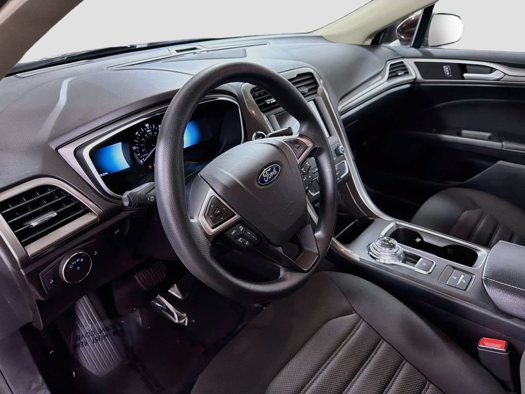 Used 2019 Ford Fusion SE FWD image 11