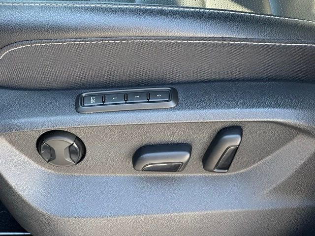 Used 2025 Volkswagen Atlas Cross Sport SEL R-Line image 30