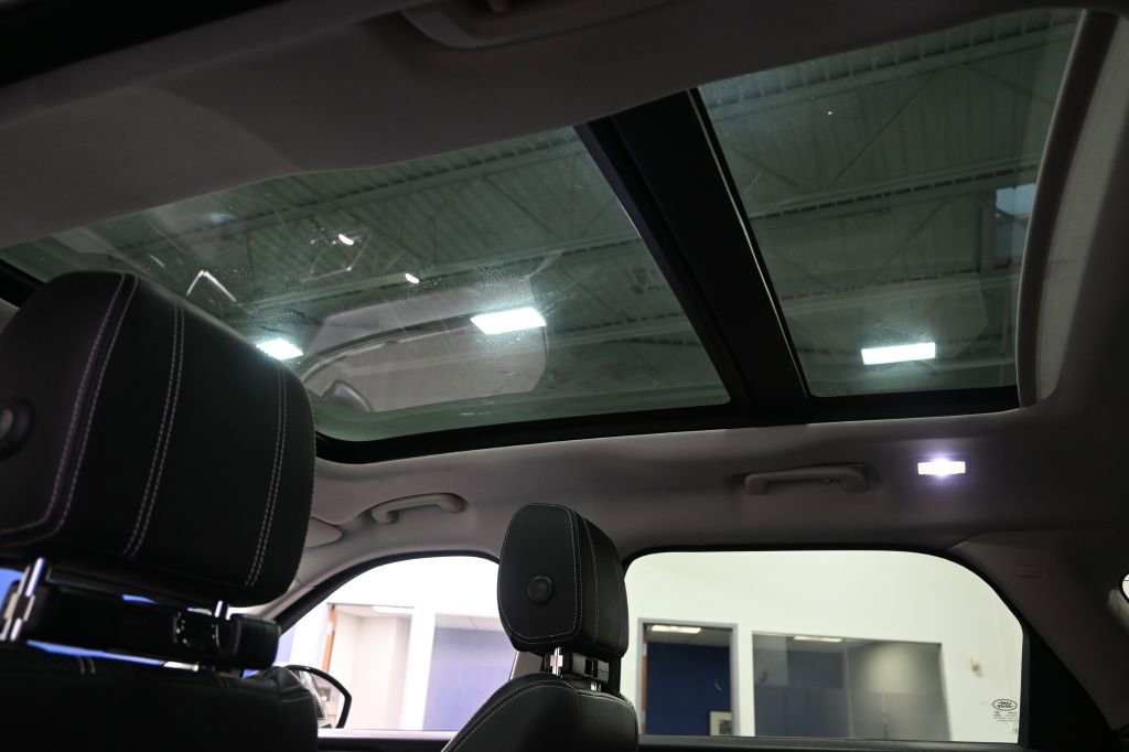 Used 2018 Land Rover Range Rover Velar S image 34